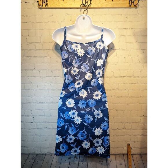 Floral nightie size medium - Picture 2 of 2